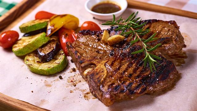 Υπερκαταναλώνουμε κρέας, σε δεύτερη μοίρα φρούτα, λαχανικά [ελληνική μελέτη]