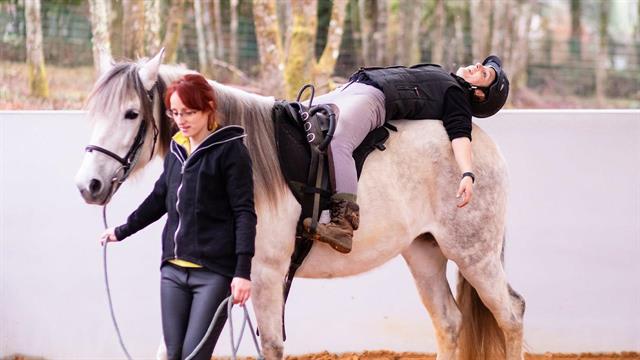 Οι καρδιές ανθρώπων και ζώων χτυπούν συγχρονισμένα κατά τη διάρκεια της ιπποθεραπείας