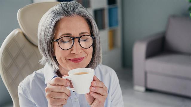 Καφεΐνη και εμμηνόπαυση: Μια υποτιμημένη σχέση