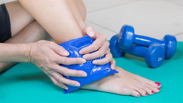 Πόνος: Πότε βάζω πάγο και πότε ζεστό επίθεμα