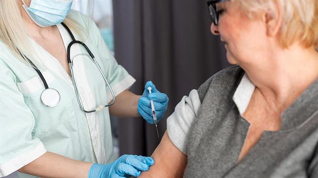 Ποιο εμβόλιο ενδεχομένως προστατεύει και από την άνοια