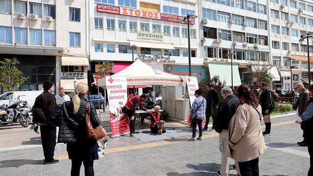 Ο Ελληνικός Ερυθρός Σταυρός τίμησε την Παγκόσμια Ημέρα Αδέσποτων Ζώων με μεγάλη δράση στον Πειραιά