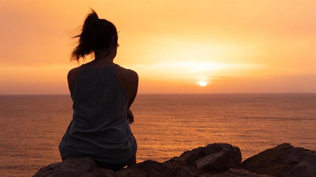 Παρατεταμένη μοναξιά στις γυναίκες τριπλασιάζει τον κίνδυνο πρόωρου θανάτου [μελέτη]