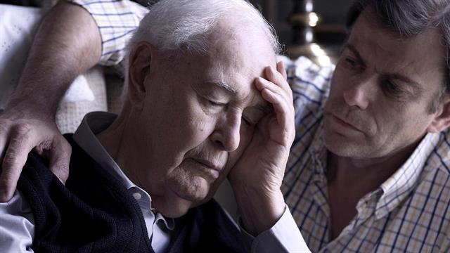 Πατέρες με Αλτσχάιμερ θα μπορούσαν να το περνούν στα παιδιά τους [μελέτη]