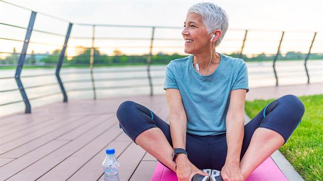 Οστεοαρθρίτιδα γόνατος: Η γιόγκα ή οι ασκήσεις ενδυνάμωσης ανακουφίζουν περισσότερο τον πόνο; [μελέτη]