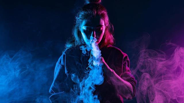 Βοηθά ο συνδυασμός καπνίσματος - ατμίσματος στον περιορισμό της βλάβης στον καπνιστή;