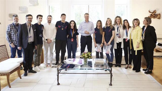 Η ανθρωπιστική οργάνωση Kids Saves Lives στο μέγαρο Μαξίμου