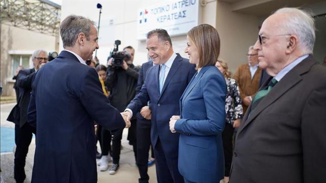 Eπίσκεψη Μητσοτάκη στο Κέντρο Υγείας Κερατέας