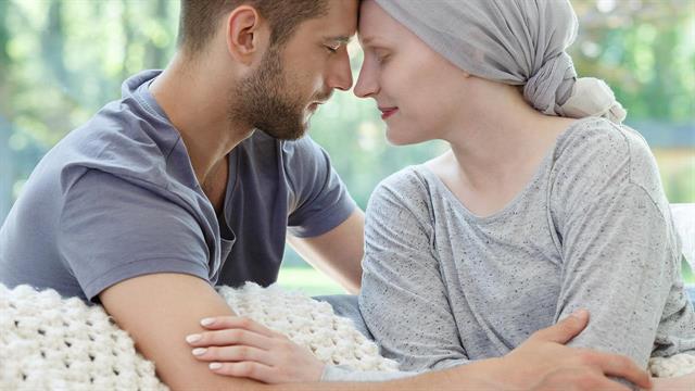 Χημειοθεραπεία: Ο καλός σύντροφος μπορεί να προστατεύσει την ασθενή από  την ομίχλη εγκεφάλου [μελέτη]