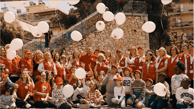 Ο ΕΕΣ και ο Μιχάλης Χατζηγιάννης συνεργάζονται για τον εορτασμό της Παγκόσμιας Ημέρας Ερυθρού Σταυρού