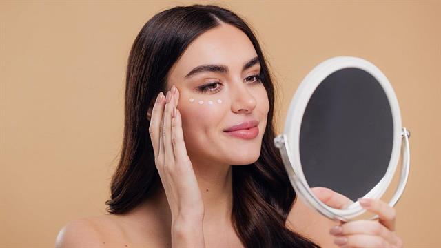 Η καθημερινή ρουτίνα ομορφιάς που αναζωογονεί την επιδερμίδα σας