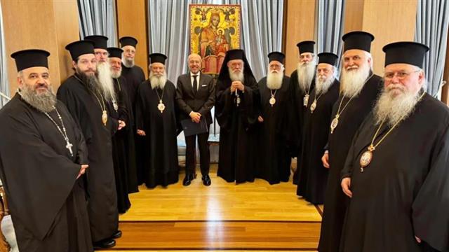 7 μονάδες ολικής φροντίδας για άτομα με άνοια από υπουργείο Υγείας και Εκκλησία