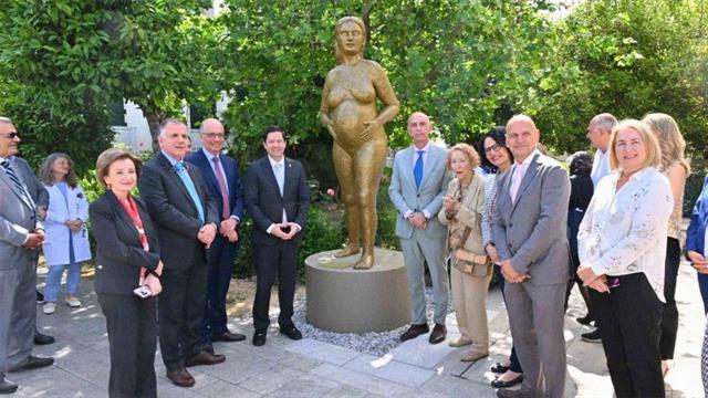 Αποκαλυπτήρια του αγάλματος Αρεταίεια  στο Αρεταίειο Νοσοκομείο