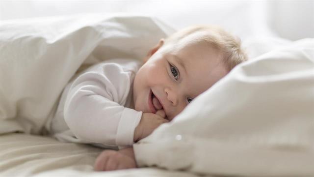 Πότε αρχίζουν να χαμογελούν τα μωρά;