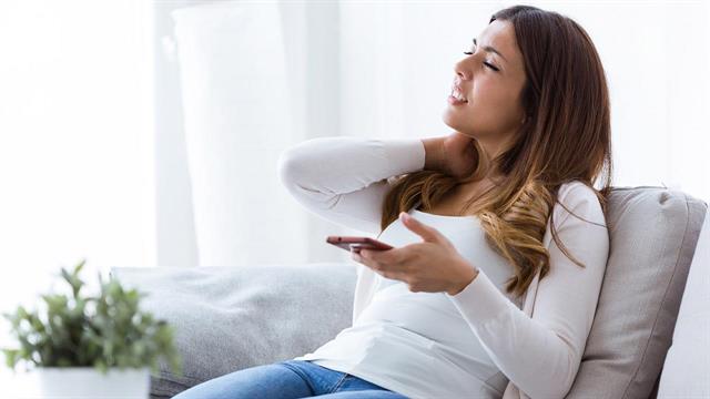 Αυχενικό και smartphones: Πώς να αποφύγετε τον πόνο