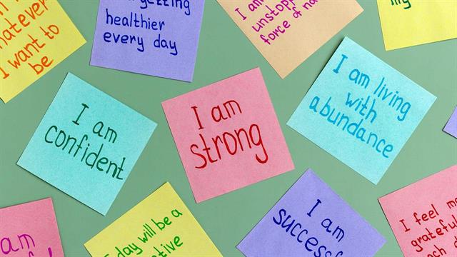 Θετικές δηλώσεις ενδυνάμωσης για περισσότερη γαλήνη