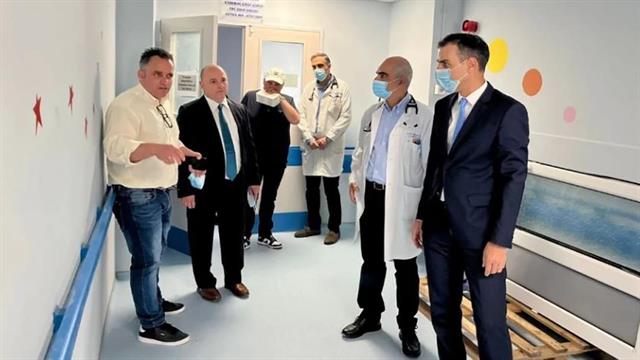 Επίσκεψη Θεμιστοκλέους στο Γενικό Νοσοκομείο Χίου