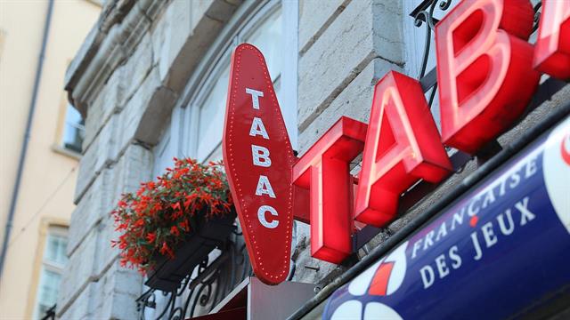 Η Γαλλία απαγορεύει το κάπνισμα σε δημόσιους χώρους- Οι εξαιρέσεις