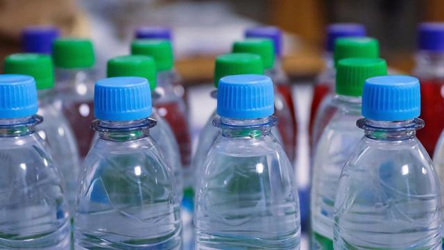 Yγειονομικοί έλεγχοι στα εμφιαλωτήρια νερού και δειγματοληψίες στα εμφιαλωμένα