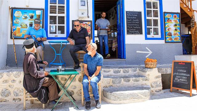 Προσδόκιμο ζωής ανά χώρα το 2025 - Σε ποια θέση είναι η Ελλάδα