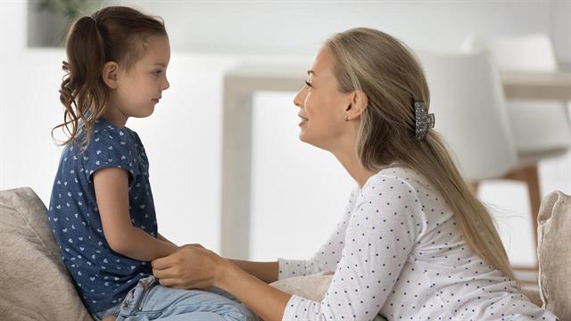 Ενσυνείδητη ανατροφή: Όταν η σύνδεση είναι πιο δυνατή από την καθοδήγηση