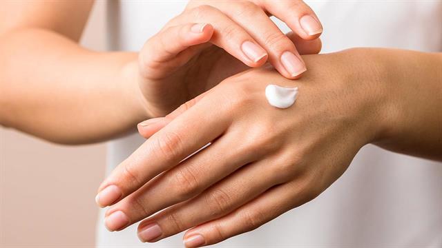 Πώς να αποκτήσουμε πιο νεανικά χέρια