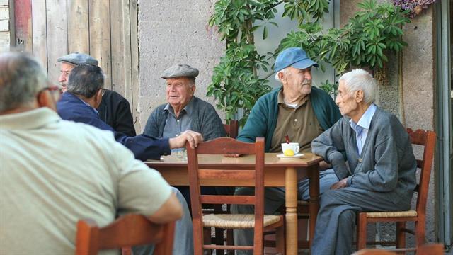 H Ελλάδα γερνά - Το 24% των πολιτών της είναι άνω των 65 ετών
