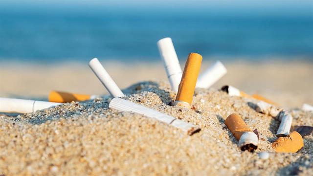 Η Γαλλία απαγορεύει το κάπνισμα στις παραλίες