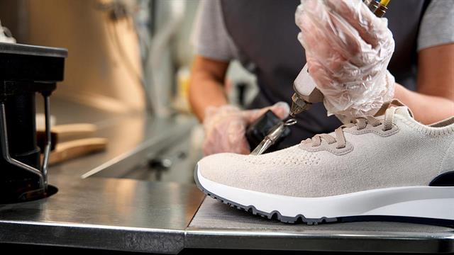 Επικίνδυνα χημικά σε 8 από 19 παπούτσια