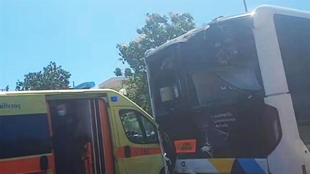 Πάνω από 32 τραυματίες, οι 3 σοβαρά, από σύγκρουση αστικών λεωφορείων στην Α’ Πλαζ Βούλας