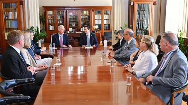 Συμφωνία ΕΚΠΑ - Exeter για το πρώτο ευρωπαϊκό διπλό πτυχίο στην Ιατρική