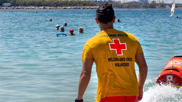Ο Ελληνικός Ερυθρός Σταυρός παρέχει προγράμματα εκπαίδευσης ναυαγοσωστών