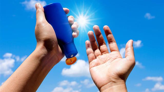 Καρκινοπαθείς: Πώς μπορούν να προστατευθούν από την έκθεση στον ήλιο