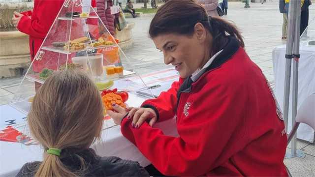 Ελληνικός Ερυθρός Σταυρός: 6 χρήσιμες οδηγίες διατροφής για τον καύσωνα