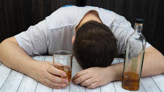 Ποια είναι η σχέση κατανάλωσης αλκοόλ και ανάπτυξης καρκίνου