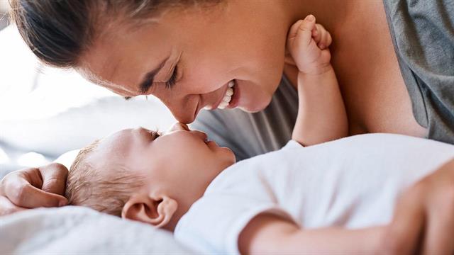 Πώς να απασχολήσεις ένα μωρό 2 μηνών - 10 δραστηριότητες που χτίζουν…το μέλλον του (ναι, από τώρα)!