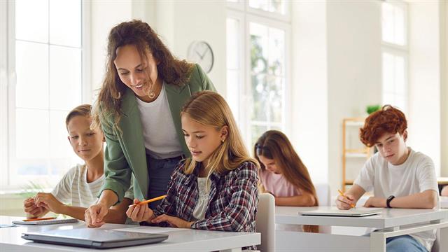 10.000 απινιδωτές στα σχολεία της χώρας