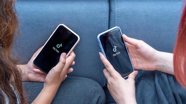 YouTube, TikTok, ChatGPT - Ποιος εκπαιδεύει το παιδί σου τελικά;