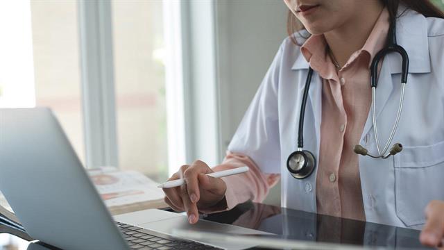 Στο στόχαστρο του ΙΣΘ οι χορηγούμενες αναρτήσεις γιατρών στα social media