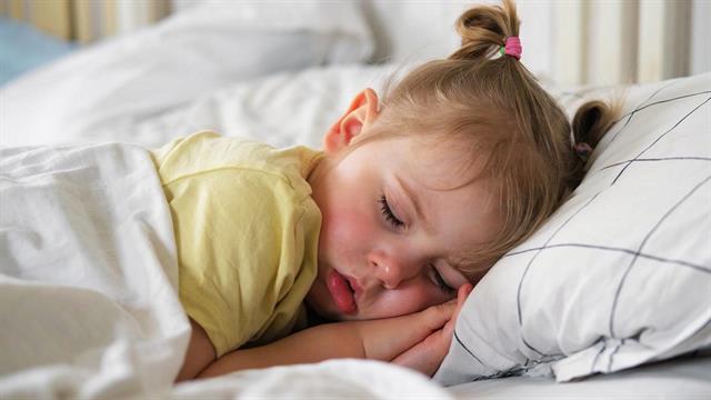 Ύπνος σαν παραμύθι: Οδηγός για γονείς που δεν θέλουν ξενύχτια