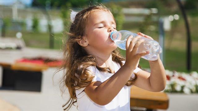 Επιβεβλημένη η αποφυγή επαφής με τα πλαστικά στην παιδική ηλικία