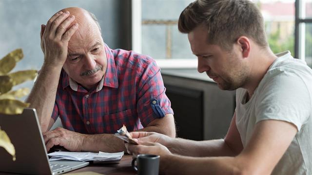 Ασήκωτο το κόστος στέγασης για τους νέους - Μετά τα 30 φεύγουν από το σπίτι των γονιών τους