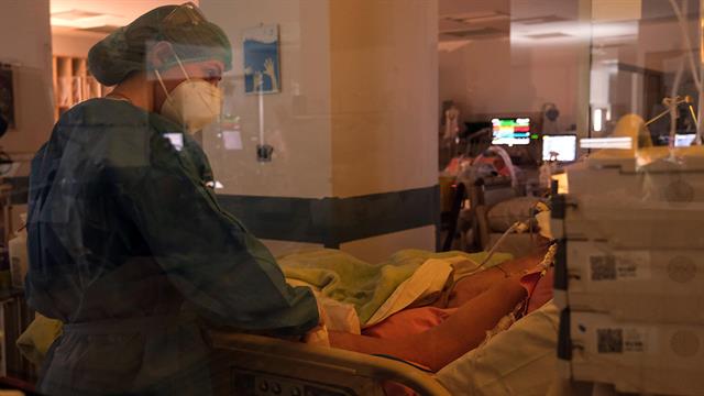 ΕΟΔΥ:  3 θάνατοι ασθενών με CoViD - Αύξηση ιικού φορτίου στα αστικά λύματα της Αθήνας