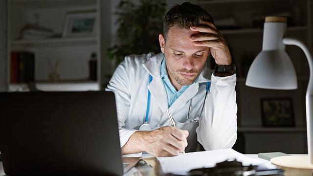 Τεχνητή νοημοσύνη: Αντίδοτο στην επαγγελματική εξουθένωση των γιατρών (burnout)