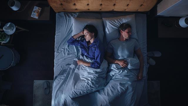 Πώς ο βαθύς ύπνος καθαρίζει τον εγκέφαλο και ενισχύει τη μνήμη [μελέτη]