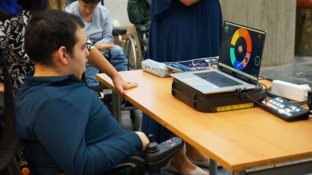 Μιλάμε και με τα μάτια - Καινοτόμο εργαλείο δίνει φωνή σε άτομα χωρίς δυνατότητα επικοινωνίας