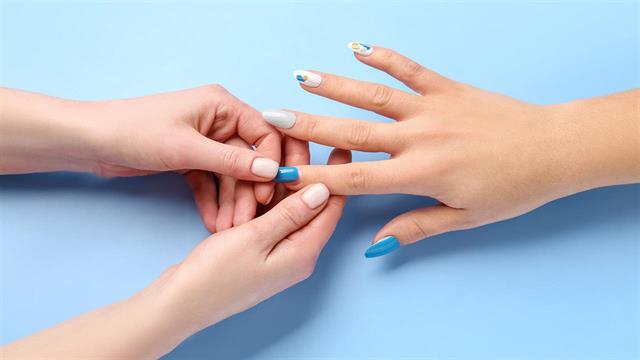 Ποιες είναι οι επιπτώσεις των βερνικιών στα νύχια και το δέρμα