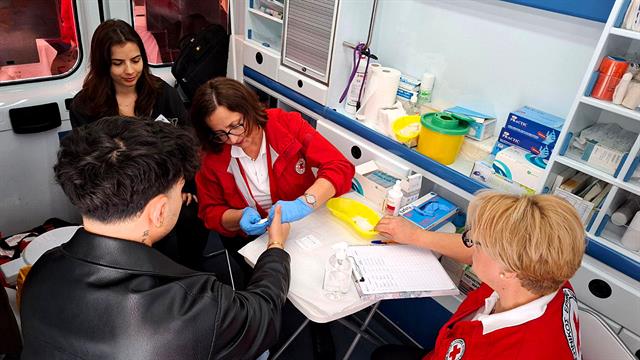 E.E.Σ.: Δωρεάν προληπτικοί έλεγχοι για τις σεξουαλικώς μεταδιδόμενες λοιμώξεις στην Πλατεία Συντάγματος