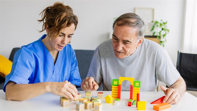 Μη φαρμακολογικές παρεμβάσεις στην άνοια: Όταν η φροντίδα ξεπερνά τα φάρμακα