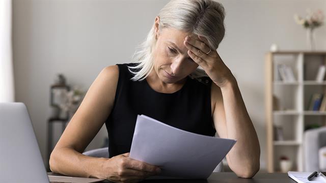 Η φτώχεια και τα χρέη συνδέονται με κίνδυνο πρόωρου θανάτου [μελέτες]